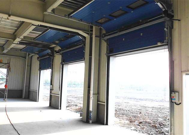 Industrial 40mm Width Insulated Mental Sectional Doors High frequency Motor